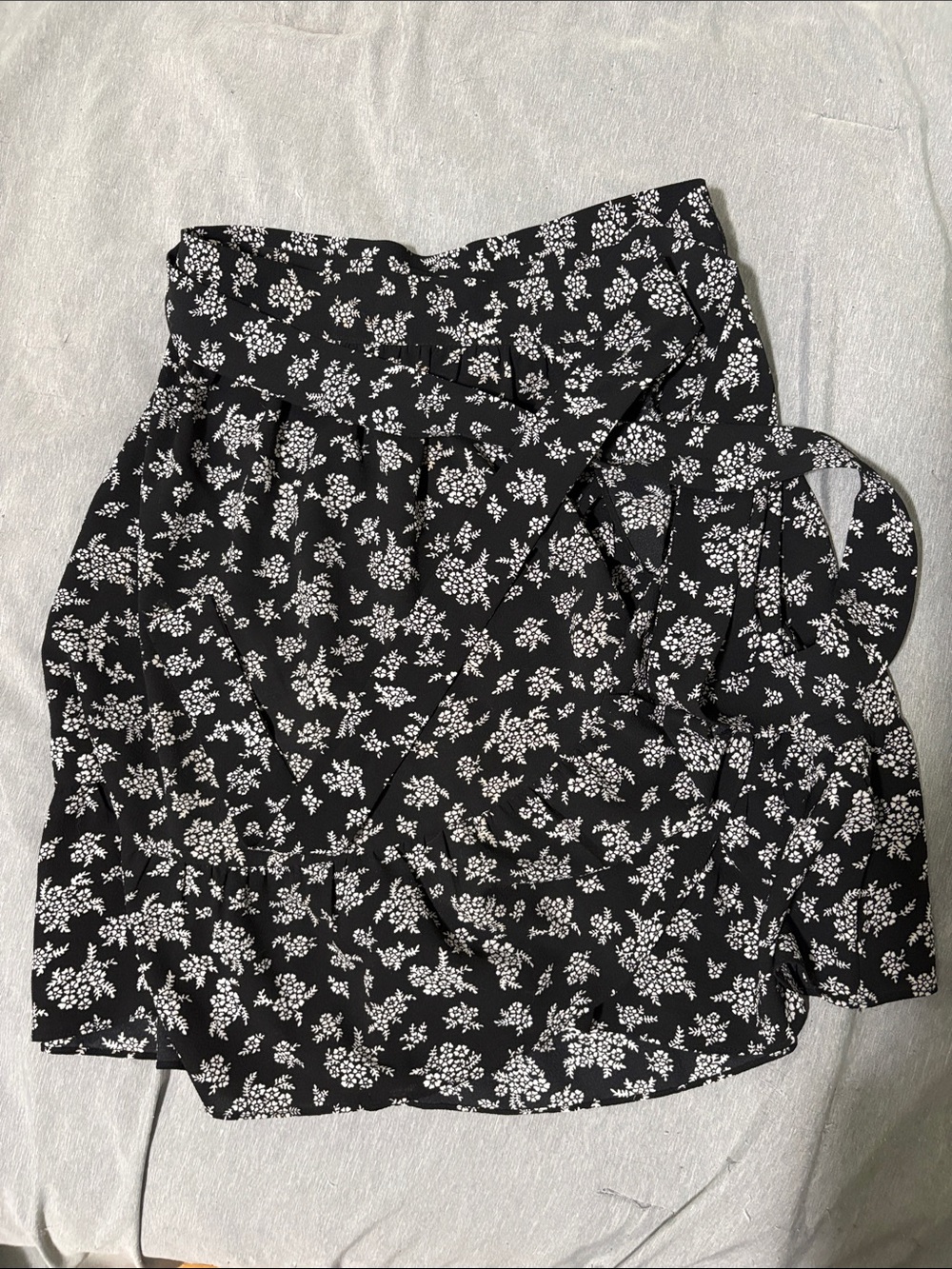 MICHAEL Michael Kors Black and White Floral Tie-Waist Mini Skirt